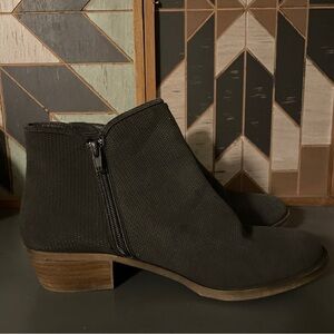 Kensie Gerona Perforated Dark Gray Leather Booties Side Zip Size 10M